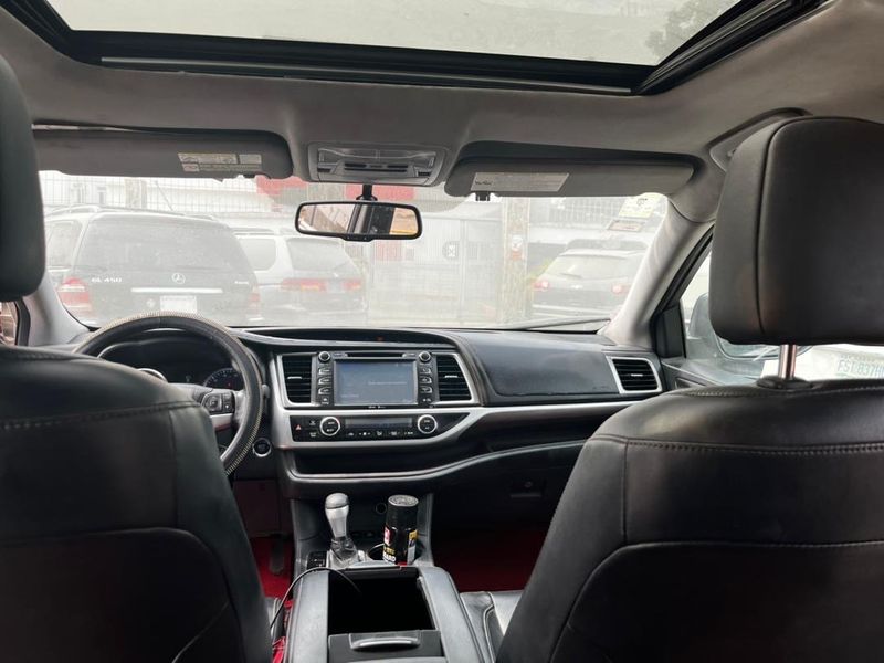 Thumbnail 7 of 2015 Toyota Highlander